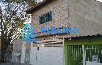 Imagem: A casa possui 4 Dormitórios, 1 Banheiro, 2 Vagas na garagem