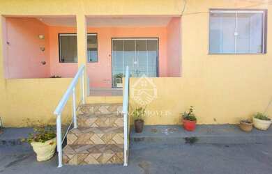 Imagem: A casa possui 2 Dormitórios, 1 Banheiro, 2 Vagas na garagem