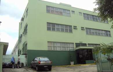 Imagem: O depósito possui 5 Vagas na garagem, 2.300m² de Área e