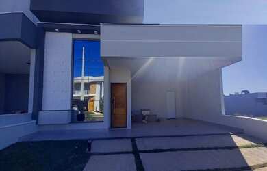 Imagem: A casa em condomínio possui 3 Dormitórios, 1 Banheiro, 4 Vagas