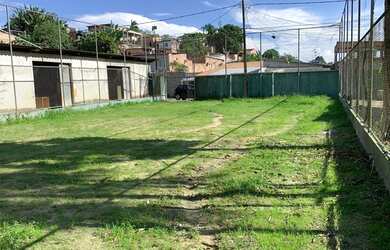 Imagem: O terreno possui 400m² de Área e está localizado em Flores