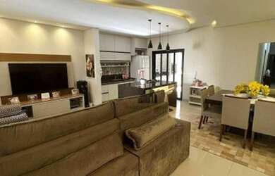 Imagem: A casa possui 3 Dormitórios, 2 Banheiros, 2 Vagas na garagem