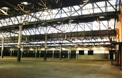 Imagem: O depósito possui 5 Vagas na garagem e 10000m² de Área e