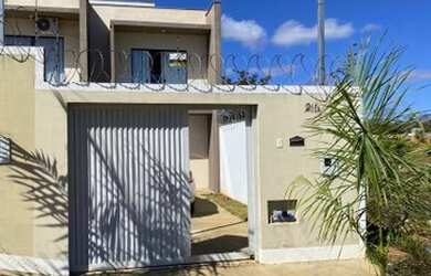 Imagem: A casa possui 2 Dormitórios, 2 Banheiros, 3 Vagas na garagem