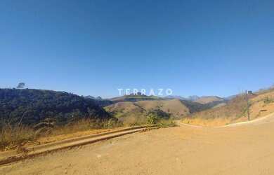 Imagem: O terreno possui 429m² de Área e está localizado em Pessegueiros