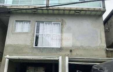 Imagem: A casa possui 3 Dormitórios, 2 Banheiros, 5 Vagas na garagem