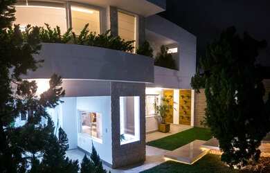 Imagem: A casa em condomínio possui 3 Dormitórios, 5 Banheiros, 2