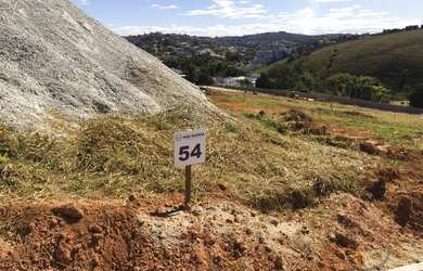 Imagem: O terreno possui 200m² de Área e está localizado em Real