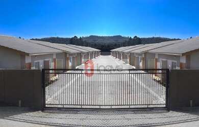 Imagem: A casa em condomínio possui 2 Dormitórios, 2 Banheiros, 1