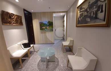 Imagem: O depósito possui 1 Vaga na garagem, 45m² de Área e está