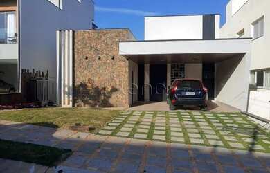 Imagem: A casa em condomínio possui 3 Dormitórios, 3 Banheiros, 4