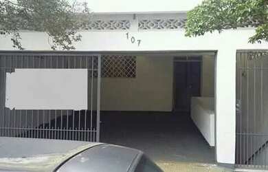 Imagem: A casa possui 3 Dormitórios, 5 Banheiros, 2 Vagas na garagem