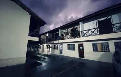 Imagem: A casa possui 2 Dormitórios, 2 Banheiros, 1 Vaga na garagem