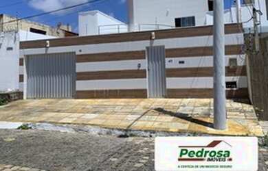 Imagem: A casa possui 4 Dormitórios, 1 Banheiro, 5 Vagas na garagem