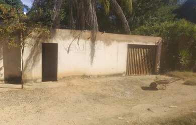 Imagem: A casa possui 2 Dormitórios, 1 Banheiro, 4 Vagas na garagem