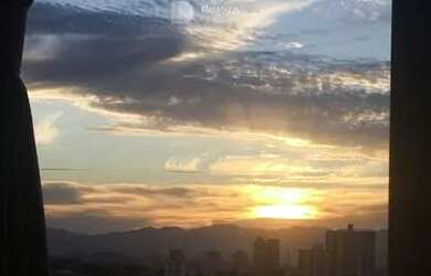 Imagem: O apartamento possui 3 Dormitórios, 1 Banheiro, 2 Vagas na