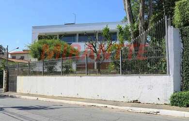 Imagem: A casa possui 4 Dormitórios, 5 Banheiros, 5 Vagas na garagem