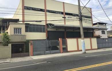 Imagem: O depósito possui 5 Vagas na garagem, 2.300m² de Área e