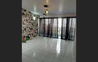 Imagem: A casa possui 2 Dormitórios, 1 Banheiro, 1 Vaga na garagem