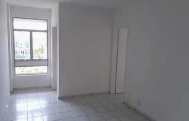 Imagem: O apartamento possui 1 Dormitório, 1 Banheiro, 1 Vaga na garagem