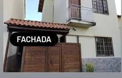 Imagem: A casa possui 2 Dormitórios, 2 Banheiros e 2 Vagas na garagem