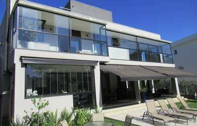 Imagem: A casa em condomínio possui 4 Dormitórios, 5 Banheiros, 4