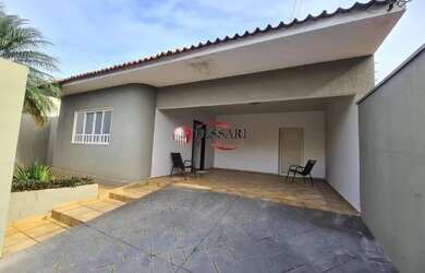 Imagem: A casa possui 3 Dormitórios, 4 Banheiros, 4 Vagas na garagem