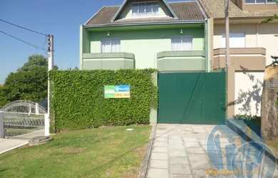 Imagem: A casa possui 3 Dormitórios, 1 Banheiro, 2 Vagas na garagem