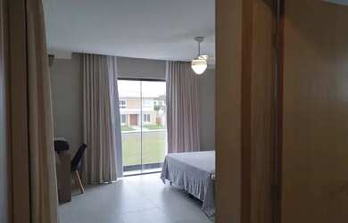 Imagem: A casa em condomínio possui 4 Dormitórios, 1 Banheiro, 3 Vagas