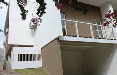 Imagem: A casa possui 3 Dormitórios, 3 Banheiros, 2 Vagas na garagem