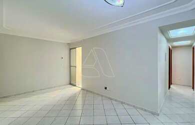 Imagem: O apartamento possui 3 Dormitórios, 1 Banheiro, 1 Vaga na garagem