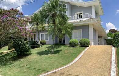 Imagem: A casa em condomínio possui 4 Dormitórios, 5 Banheiros, 460m²