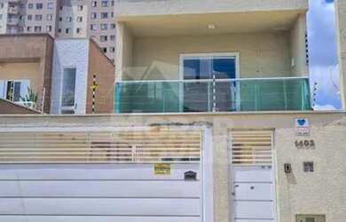 Imagem: A casa possui 3 Dormitórios, 2 Banheiros, 2 Vagas na garagem