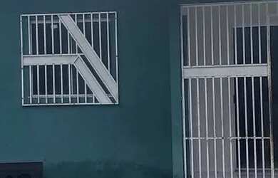 Imagem: A casa possui 2 Dormitórios, 1 Banheiro, 2 Vagas na garagem