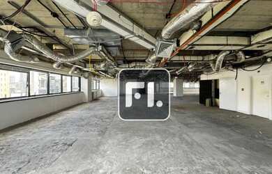 Imagem: O depósito possui 5 Vagas na garagem, 572m² de Área e está