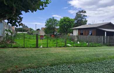 Imagem: O terreno possui 429m² de Área e está localizado em Laranjal