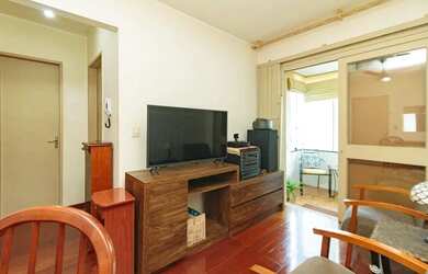 Imagem: O apartamento possui 1 Dormitório, 1 Banheiro, 1 Vaga na garagem