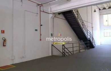 Imagem: O depósito possui 2 Vagas na garagem, 800m² de Área e Imóvel