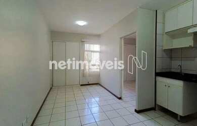 Imagem: O apartamento possui 1 Dormitório, 1 Banheiro, 1 Vaga na garagem