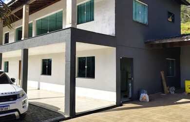 Imagem: A casa em condomínio possui 5 Dormitórios, 5 Banheiros, 5