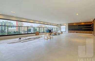 Imagem: O apartamento possui 4 Dormitórios, 5 Banheiros, 4 Vagas na