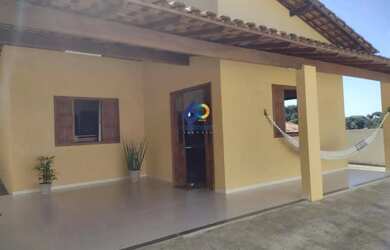 Imagem: A casa à venda possui 3 Dormitórios, 2 Banheiros, 2 Vagas