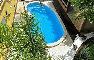 Imagem: A casa possui 5 Dormitórios, 5 Banheiros, 4 Vagas na garagem