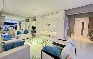 Imagem: O apartamento possui 3 Dormitórios, 1 Banheiro, 4 Vagas na