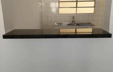 Imagem: O apartamento possui 3 Dormitórios, 1 Banheiro, 1 Vaga na garagem