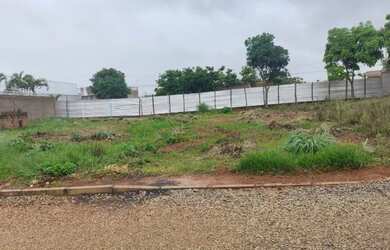 Imagem: O terreno possui 400m² de Área e está localizado em Samambaia