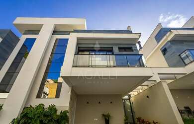 Imagem: A casa em condomínio possui 3 Dormitórios, 4 Banheiros, 2