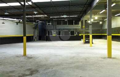 Imagem: O depósito possui 1 Vaga na garagem, 700m² de Área e está