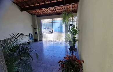 Imagem: A casa possui 2 Dormitórios, 1 Banheiro, 1 Vaga na garagem