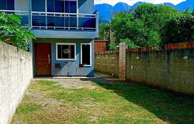 Imagem: A casa possui 1 Dormitório, 2 Banheiros, 2 Vagas na garagem